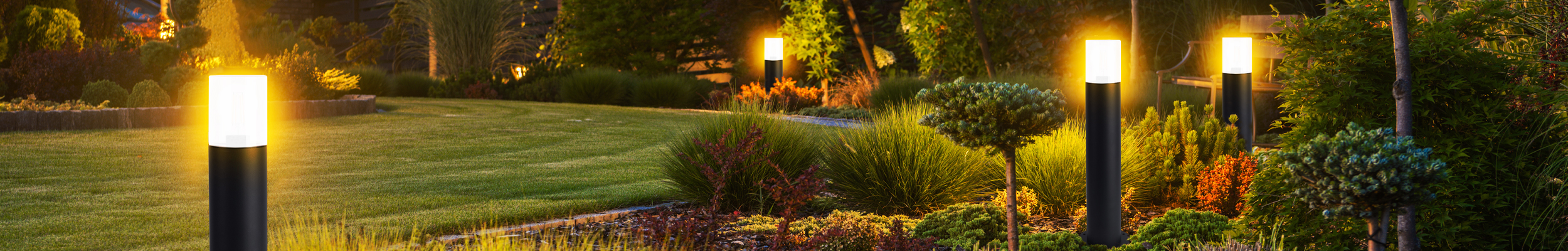 Residential garden with Integral LED Winchester bollards throughout the borders